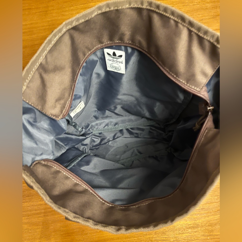 Adidas Originals • Utility 2.0 Tote • Magic Earth • Convertible Crossbody - Picture 6 of 9